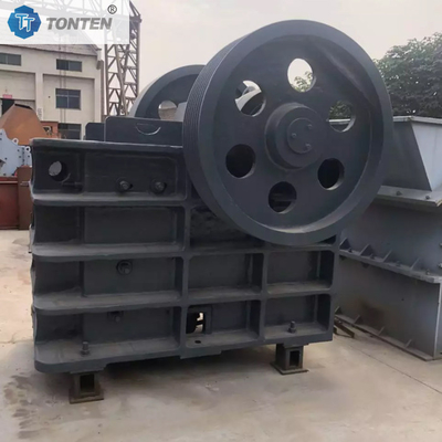 सड़क निर्माण में सुरक्षित संचालन उच्च क्षमता वाले जबड़े को कुचलनेवाला